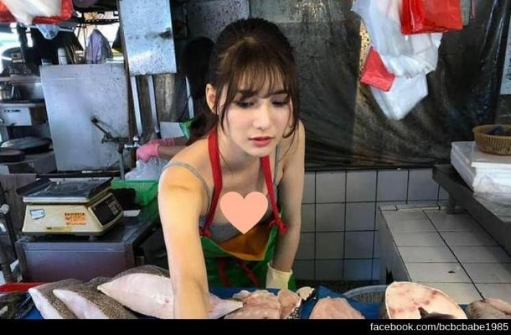 Tak Malu Berjualan di Pasar, 4 Model Seksi Ini Viral. (facebook.com/bcbcbabe1985)