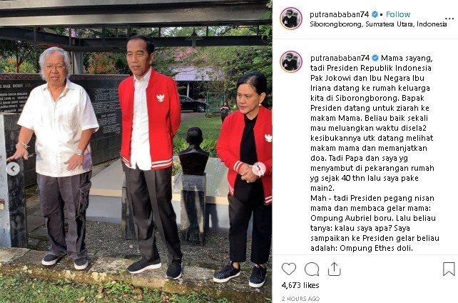 Presiden Jokowi dan istri berziarah ke makam ibunda Putra Nababan. (Instagram/@putranababan74)