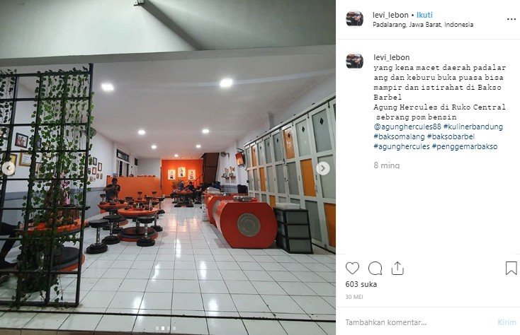 Usaha kuliner Bakso Barbel milik Agung Hercules di Padalarang. (Instagram/@levi_lebon)