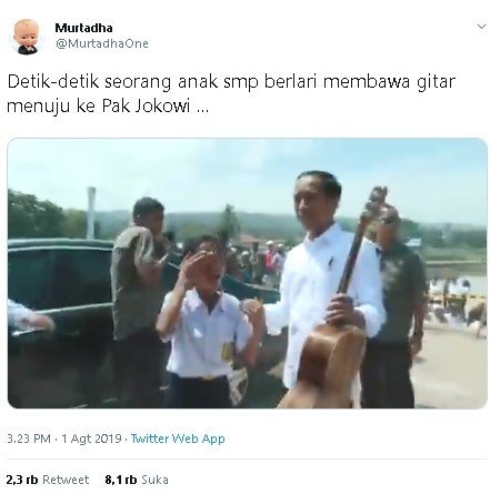 Bocah SMP hadang Presiden Jokowi demi berikan gitar buatan sang ayah. (Twitter/@MurtadhaOne)