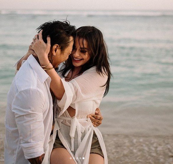 Jerinx SID bersama kekasihnya, Nora Alexandra Philip. (Instagram)