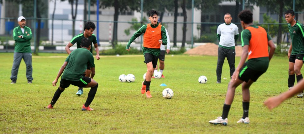 Sejumlah pesepakbola Timnas U-18 Indonesia melakukan latihan di Lapangan Becamex Binh Duong, Vietnam, Rabu (7/8/2019). Indonesia akan menghadapi Timor Leste pada laga kedua Grup A Piala AFF U-18 2019 di Vietnam. ANTARA FOTO/Yusran Uccang/ama