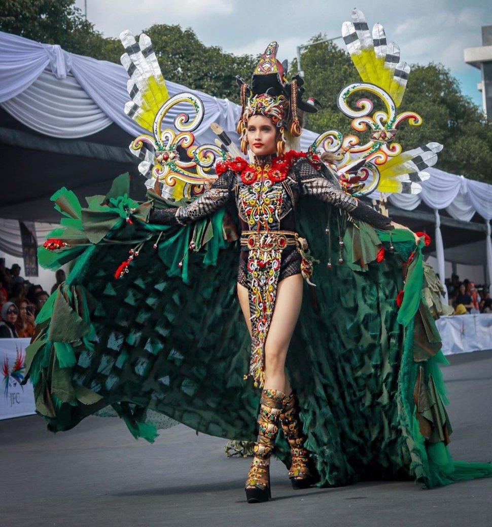 Penampilan Cinta Laura di ajang Jember Fashion Carnaval. [Instagram Cinta Laura]