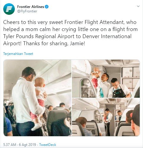 Aksi Pramugara Ini Viral Usai Coba Tenangkan Bayi Menangis di Pesawat. (Twitter/FlyFrontier)