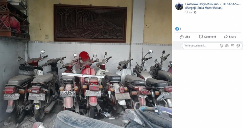 Motor Tua Teronggok di Rumah Tak Berpenghuni. (Facebook/Prastowo)