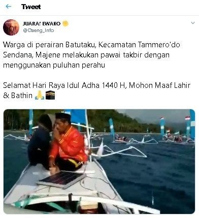 Warga Batutaku takbiran di tengah laut. (Twitter/@Daeng_Info)