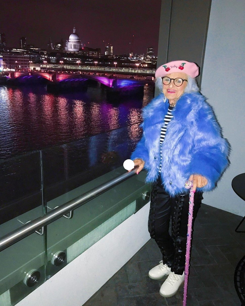 Gaya Liburan Nenek Gaul Helen van Winkle (instagram.com/baddiewinkle)