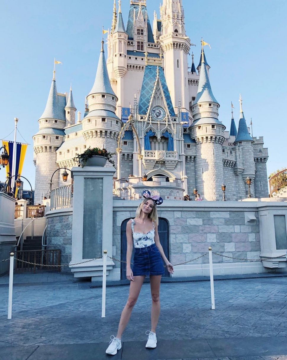 Potret liburan Kaitlynn Carter. (Instagram/@kaitlynn)