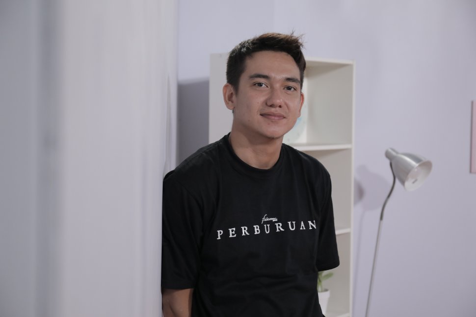 Adipati Dolken saat promo film Perburuan di kantor Suara.com, Jakarta Selatan, Selasa (13/8/2019) [Suara.com/Peter J Rotti]