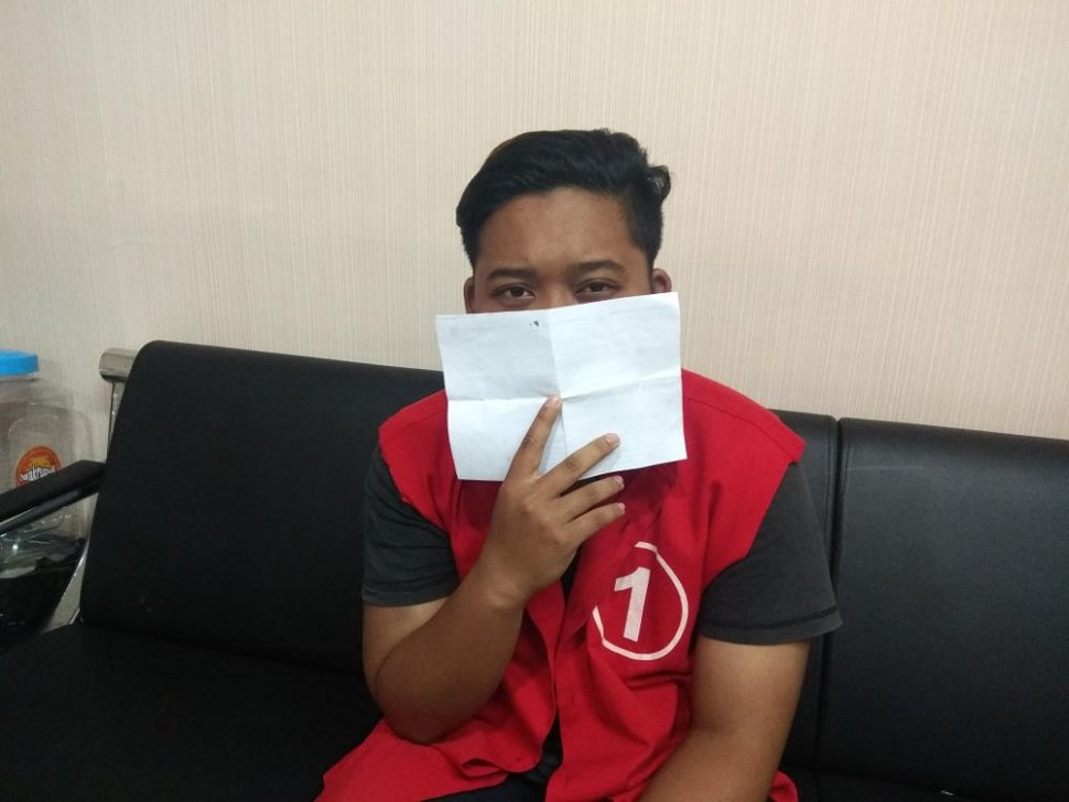 Dian pelaku penjual istri untuk threesome saat ditemui di Mapolrestabes Surabaya, Kamis (15/8/2019). [Suara.com/Dimas Angga P]