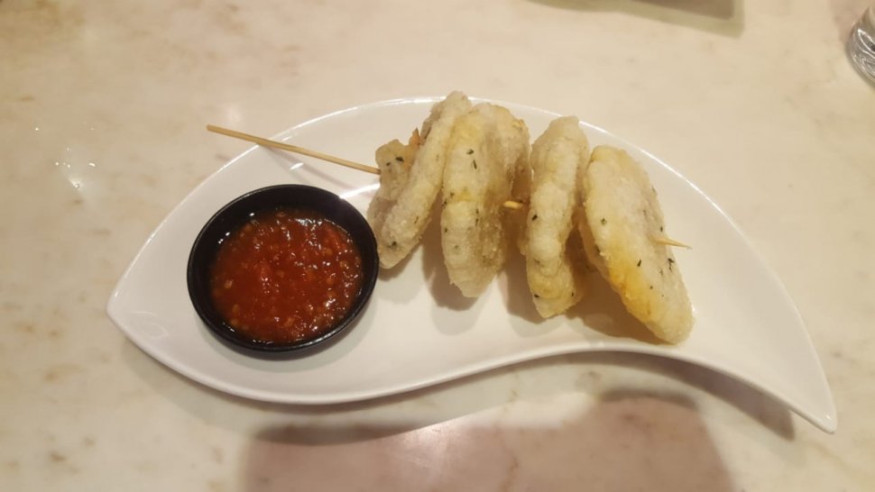 Cireng Udang di Madame Lily. (Suara.com/Vessy Frizona)