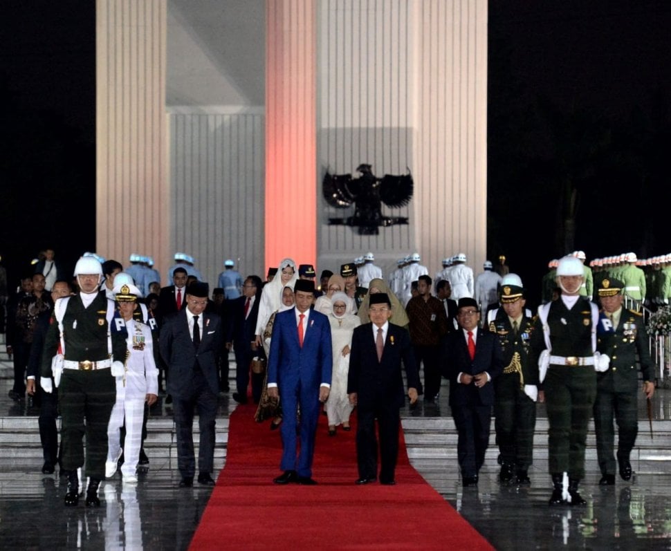 Presiden Joko Widodo Pimpin Upacara Apel Kehormatan dan Renungan Suci di TMP Kalibata. (Suara.com/Ummi Hadyah Saleh)