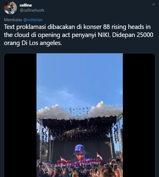 Niki Zefanya Lantunkan 'Indonesia Raya' di Festival Head In The Clouds. Tangkapan layar (twitter.com/cellinehustk)