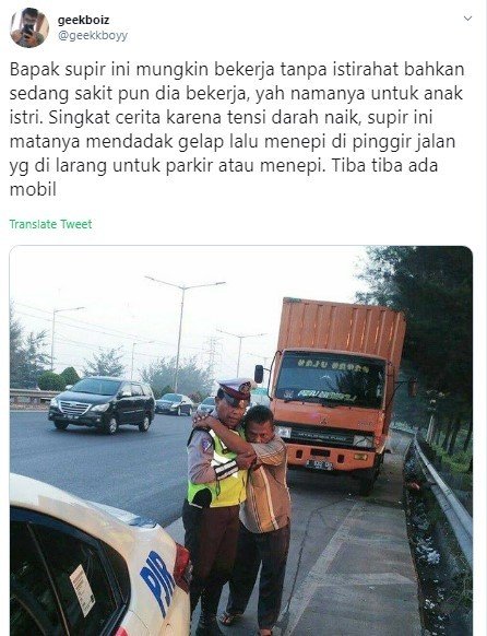 Polisi PJR Bantu Sopir Truk. (Twitter)