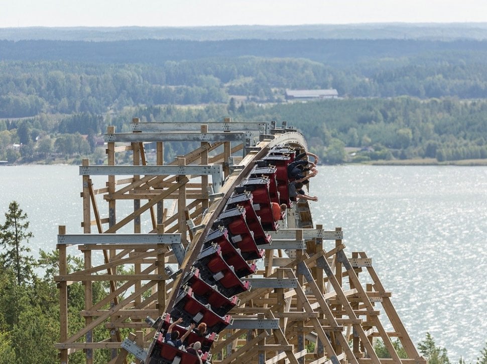 Roller Coaster Tercuram di Dunia (kolmarden.com)