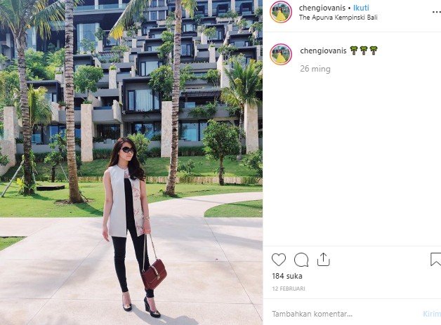 Potret liburan Chen Giovani, sosok yang diduga calon menantu Hotman Paris. (Instagram/@chengiovanis)