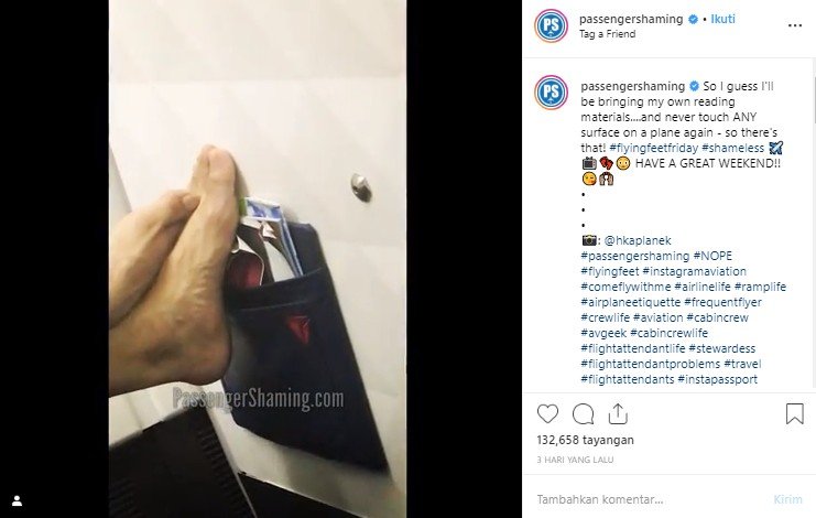 Telanjang Kaki, Penumpang Ini Lakukan Hal Menjijikan di Pesawat. (Instagram/@passengershaming)