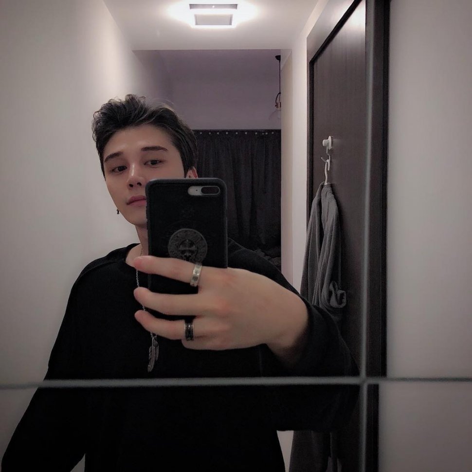 Kpop Idols Mirror selfie. G Idol в зеркале. Biba_bin Инстаграмм.