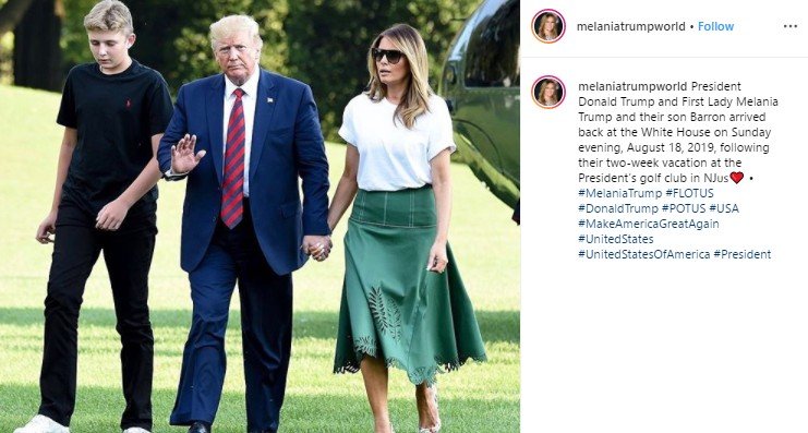 Melania Trump pakai kaus putih polos. (Instagram/@melaniatrumpworld)