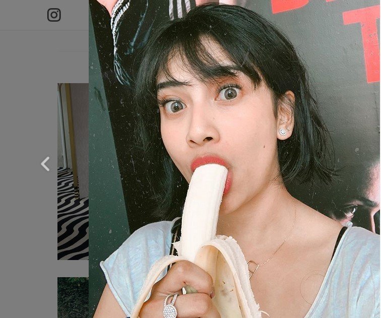 Vanessa Angel unggah foto mengulum pisang. [Instagram]