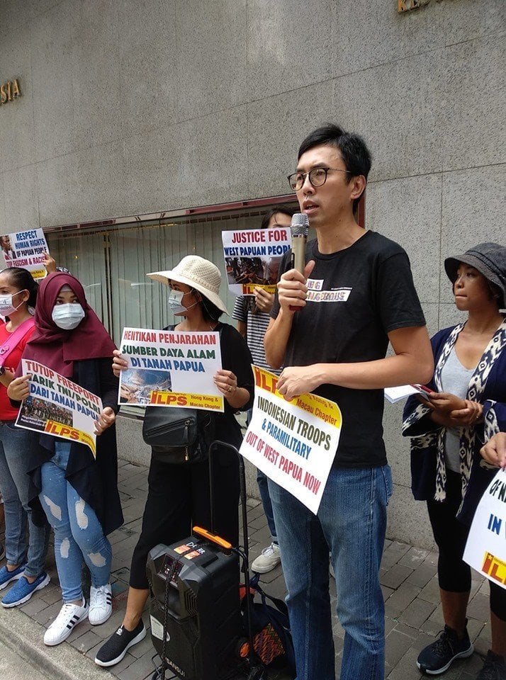 ILPS Hong Kong dan Macau menggelar aksi mendukung rakyat Papua di depan kantor KJRI, Kamis (22/8/2019). [ILPS]