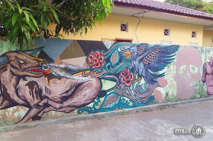 Karya Galuh Abrianto dibantu mahasiswa Papua saat percantik Kampung Bausasran (Arsip Pribadi Moansnake 28)