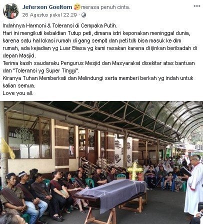 Upacara Tutup Peti di Depan Masjid. (Facebook)