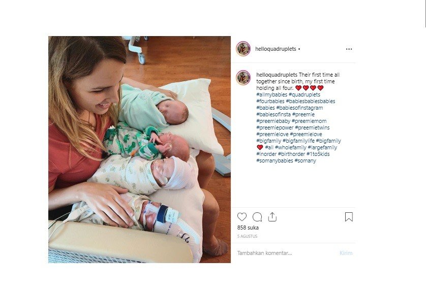 Childress dan keempat bayi kembarnya (Instagram helloquadruplets)