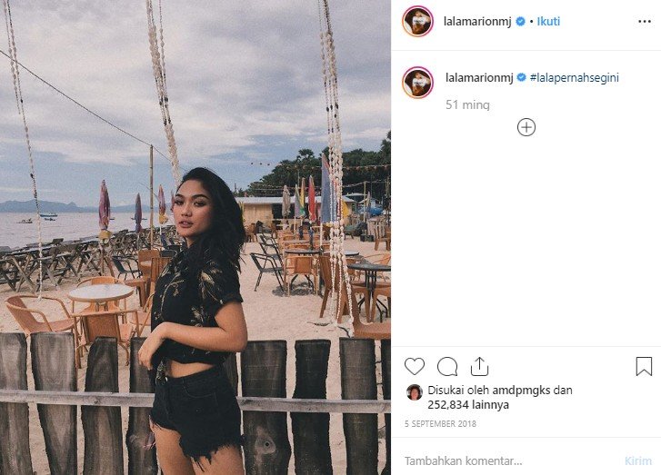 OOTD liburan ke pantai ala Marion Jola. (Instagram/@lalamarionmj)