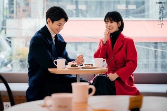 Inspirasi pakaian dari drama Korea untuk kencan pertama. (Dok. Soompi)