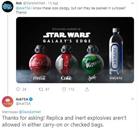 Botol Coca Cola edisi Star Wars ini sempat dilarang masuk bandara oleh TSA. (Twitter/@AskTSA dan @DarkAshNet)