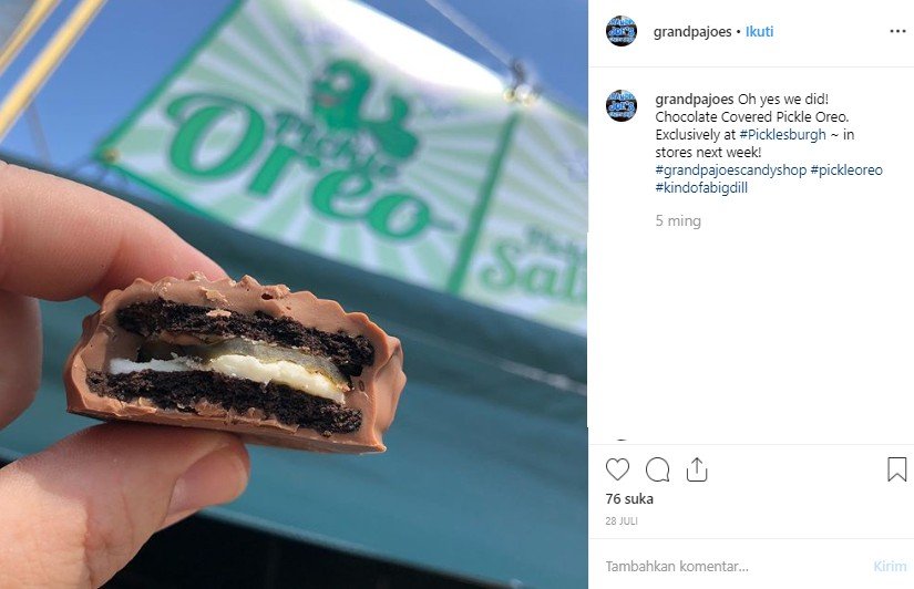 Cokelat Oreo berisi acar. (Instagram/@grandpajoes)