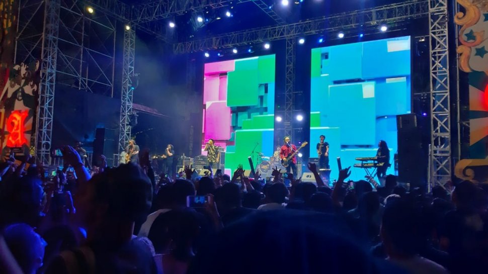 Steven and Coconut Treez tampil di Soundrenaline 2019 [Suara.com/Ferry Noviandi]