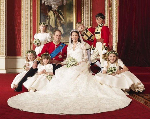 Gaun pengantin Kate Middleton. (Instagram/@theroyalfamily)