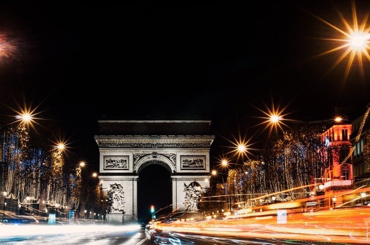  Champs-Élysées di Perancis. (Unsplash/Craig Philbrick)