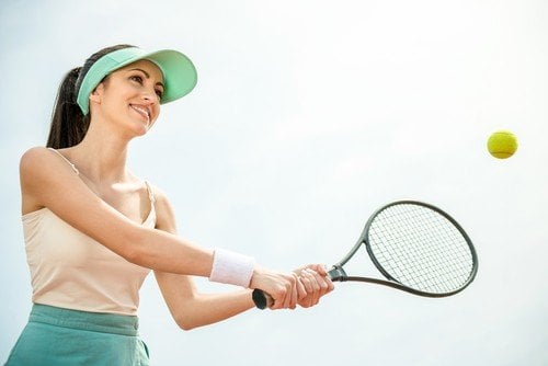 Ilustrasi perempuan olahraga tenis. (Shutterstock)