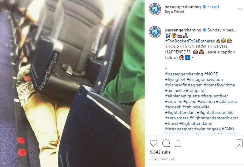 Lagi, ada penumpang pesawat tidur di kolong kursi. (Instagram/@passengershaming)