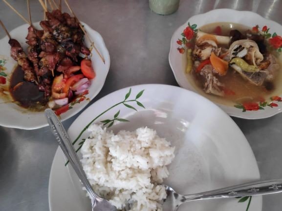 Sate Gule Kambing. (Suara.com/Risna Halidi)