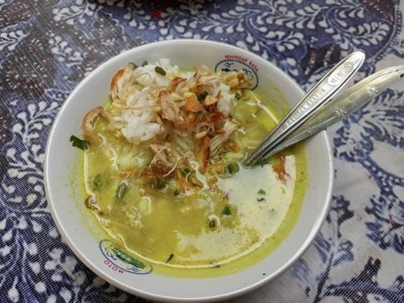 Soto Kemiri. (Suara.com/Risna Halidi)