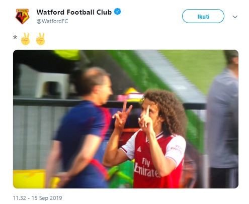 Gelandang Arsenal, Matteo Guendouzi, ejek fans Watford. (twitter/@watfordFC).