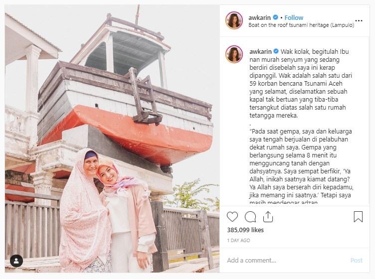 Awkwarin tampil berhijab di Aceh (instagram.com/awkarin)