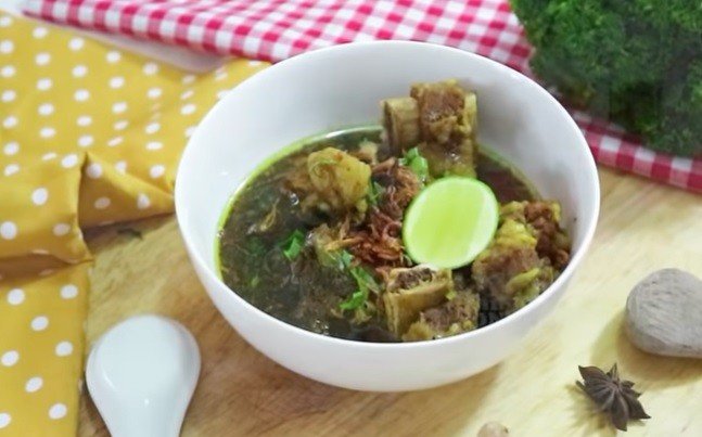 Sajian Sop Konro Makassar. (Youtube/Dapur Adis)