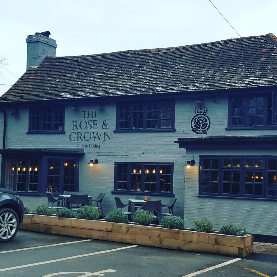 Pub tempat Pangeran Harry, Meghan Markle, dan Archie makan siang (instagram.com/deeley4)