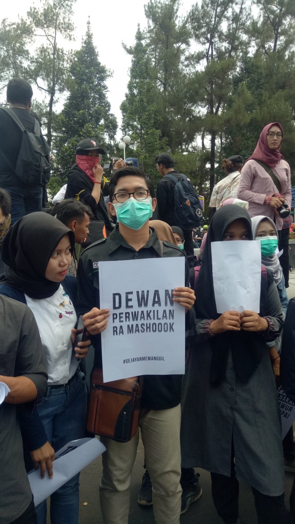 5 Tulisan Menohok Di Poster Mahasiswa Saat Aksi Gejayan Memanggil