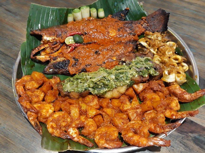 Padang Platters di Marco Padang, sajikan masakan Padang peranakan dengan gaya berbeda. (Suara.com/Risna Halidi)