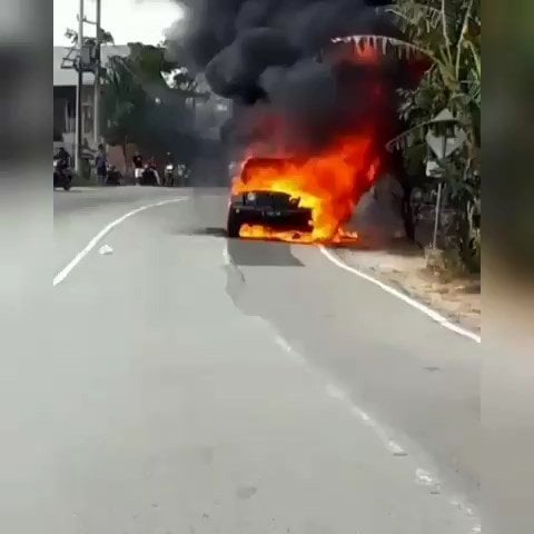 Jeep Wrangler Terbakar. (Instagram/mobilgue)