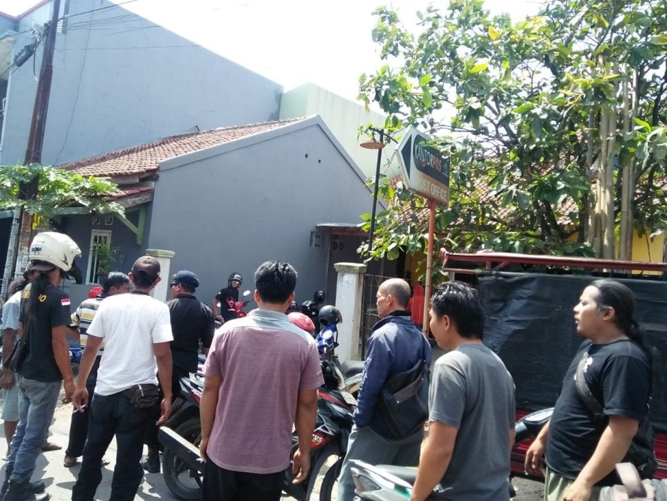 Massa menggeruduk sekretariat FMN Purwokerto pada Selasa (1/10/2019). [Dokumemtasi FMN Purwokerto]