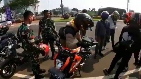 Pemotor Insiden dengan Anggota TNI. (Instagram/indonesian_bike)