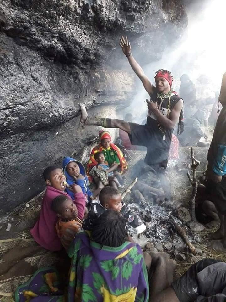 Pengungsi Nduga yang sudah 9 bulan terlunta-lunta di daerah pegunungan dan hutan, tanpa bantuan pemerintah. [dokumentasi]