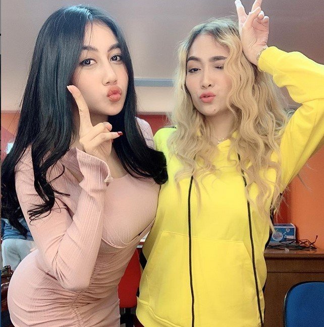 Duo Serigala yang beranggotakan Pamela Safitri dan Oza Kioza. [Instagram]